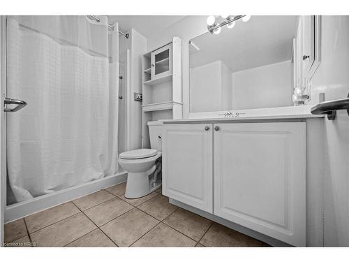 1215-100 Burloak Drive, Burlington, ON - Indoor Photo Showing Bathroom