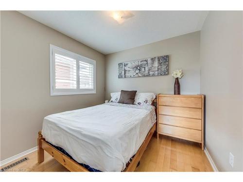 3751 Pearlstone Drive, Mississauga, ON - Indoor Photo Showing Bedroom