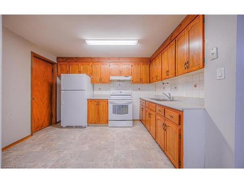 12 Crystal Court, Cambridge, ON - Indoor Photo Showing Kitchen