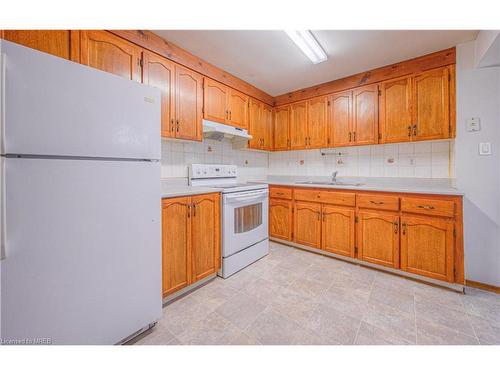 12 Crystal Court, Cambridge, ON - Indoor Photo Showing Kitchen