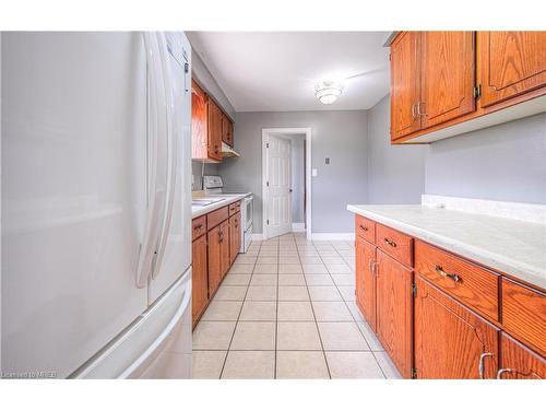 12 Crystal Court, Cambridge, ON - Indoor Photo Showing Kitchen