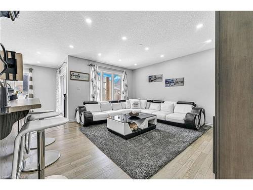 573 Forman Avenue, Stratford, ON - Indoor Photo Showing Living Room