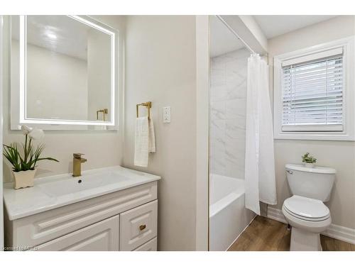 143 Broker Drive, Hamilton, ON - Indoor Photo Showing Bathroom