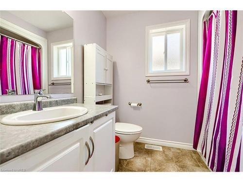 573 Forman Avenue, Stratford, ON - Indoor Photo Showing Bathroom