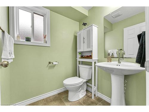 573 Forman Avenue, Stratford, ON - Indoor Photo Showing Bathroom