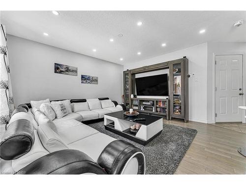 573 Forman Avenue, Stratford, ON - Indoor Photo Showing Living Room