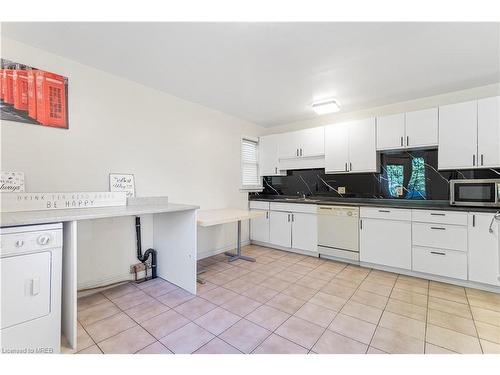 152 Binscarth Road, Kitchener, ON - Indoor Photo Showing Kitchen