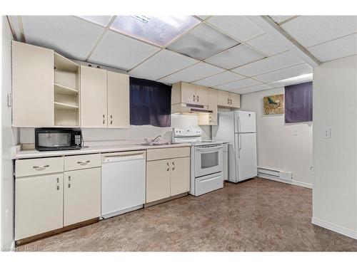 152 Binscarth Road, Kitchener, ON - Indoor Photo Showing Kitchen