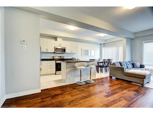 6731 Cropp Street, Niagara Falls, ON - Indoor Photo Showing Living Room