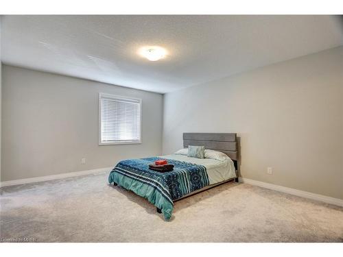 6731 Cropp Street, Niagara Falls, ON - Indoor Photo Showing Bedroom