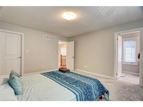 6731 Cropp Street, Niagara Falls, ON - Indoor Photo Showing Bedroom