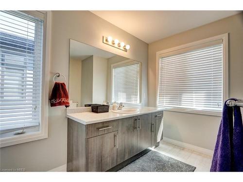 6731 Cropp Street, Niagara Falls, ON - Indoor Photo Showing Bathroom