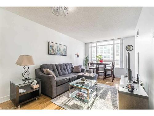 1109-20 Blue Jays Way, Toronto, ON - Indoor Photo Showing Living Room