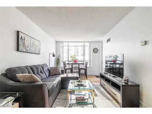 1109-20 Blue Jays Way, Toronto, ON - Indoor Photo Showing Living Room