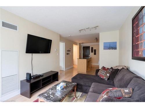 1509-20 Blue Jays Way, Toronto, ON - Indoor Photo Showing Living Room