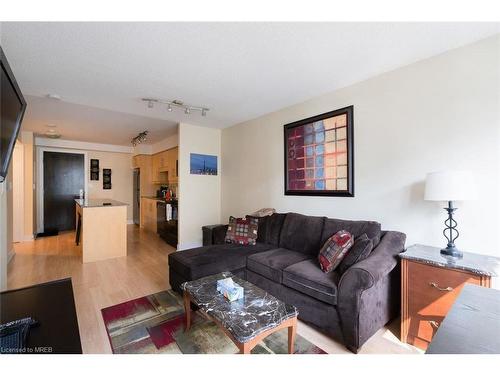 1509-20 Blue Jays Way, Toronto, ON - Indoor Photo Showing Living Room