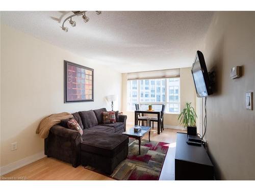 1509-20 Blue Jays Way, Toronto, ON - Indoor Photo Showing Living Room