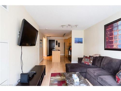 1509-20 Blue Jays Way, Toronto, ON - Indoor Photo Showing Living Room