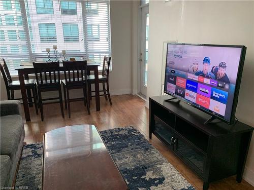 909-20 Blue Jays Way, Toronto, ON - Indoor Photo Showing Dining Room