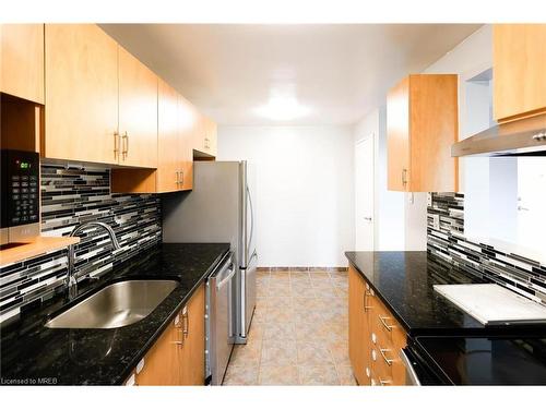 504-931 Wonderland Road S, London, ON - Indoor Photo Showing Kitchen