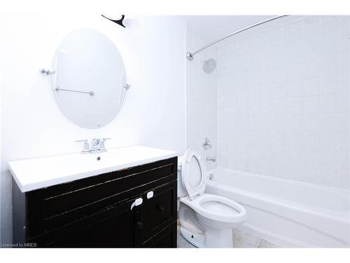 504-931 Wonderland Road S, London, ON - Indoor Photo Showing Bathroom