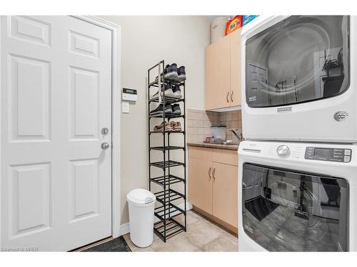 24-254 Summerfield Drive, Guelph, ON - Indoor Photo Showing Laundry Room