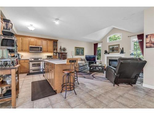 24-254 Summerfield Drive, Guelph, ON - Indoor Photo Showing Kitchen With Stainless Steel Kitchen