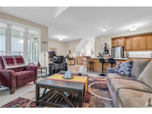 24-254 Summerfield Drive, Guelph, ON - Indoor Photo Showing Living Room