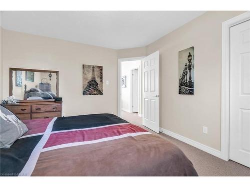 24-254 Summerfield Drive, Guelph, ON - Indoor Photo Showing Bedroom