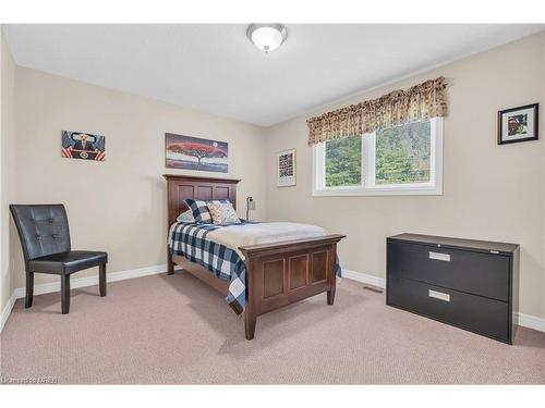 24-254 Summerfield Drive, Guelph, ON - Indoor Photo Showing Bedroom