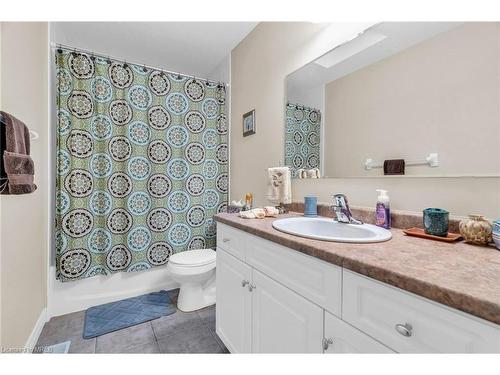 24-254 Summerfield Drive, Guelph, ON - Indoor Photo Showing Bathroom