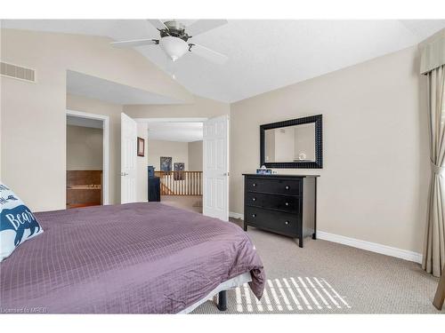 24-254 Summerfield Drive, Guelph, ON - Indoor Photo Showing Bedroom