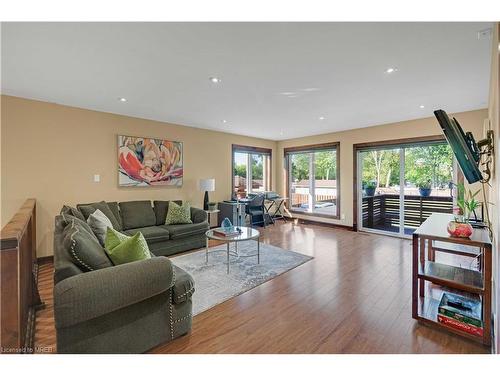 145 Beck Street, Wasaga Beach, ON - Indoor Photo Showing Living Room