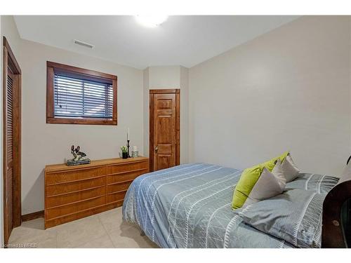 145 Beck Street, Wasaga Beach, ON - Indoor Photo Showing Bedroom