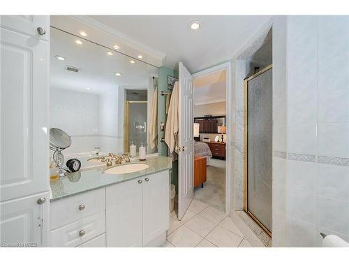 1605-55 Kingsbridge Garden Circle, Mississauga, ON - Indoor Photo Showing Bathroom