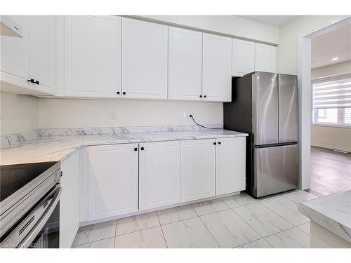 28 Hawick Crescent, Haldimand, ON - Indoor Photo Showing Kitchen