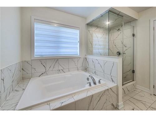 28 Hawick Crescent, Haldimand, ON - Indoor Photo Showing Bathroom