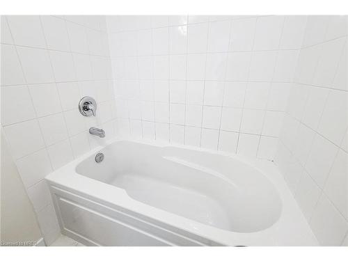 28 Hawick Crescent, Haldimand, ON - Indoor Photo Showing Bathroom