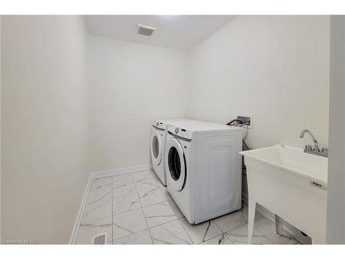 28 Hawick Crescent, Haldimand, ON - Indoor Photo Showing Laundry Room