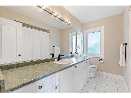 3394 Trelawny Circle, Mississauga, ON - Indoor Photo Showing Bathroom
