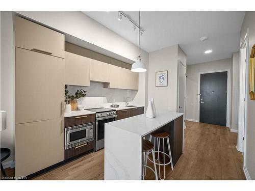 Ph810-4208 Dundas Street W, Toronto, ON - Indoor Photo Showing Kitchen With Upgraded Kitchen