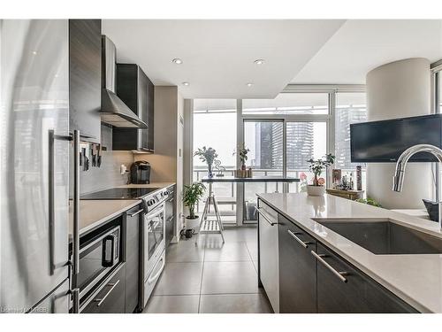 1413-1 Market Street, Toronto, ON - Indoor Photo Showing Kitchen With Upgraded Kitchen