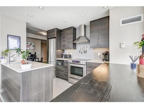 1413-1 Market Street, Toronto, ON - Indoor Photo Showing Kitchen With Upgraded Kitchen