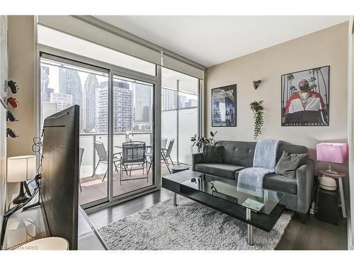 1413-1 Market Street, Toronto, ON - Indoor Photo Showing Living Room