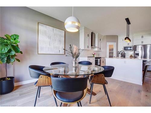 39 Broadacre Drive, Kitchener, ON - Indoor Photo Showing Kitchen With Upgraded Kitchen