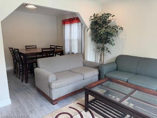 471 Highbury Avenue N, London, ON - Indoor Photo Showing Living Room