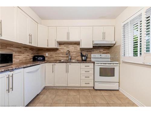 22-22 Ashton Crescent, Brampton, ON - Indoor Photo Showing Kitchen