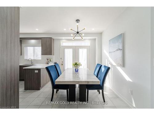 17 Mountain Heights Place, Hamilton, ON - Indoor Photo Showing Dining Room