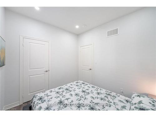17 Mountain Heights Place, Hamilton, ON - Indoor Photo Showing Bedroom