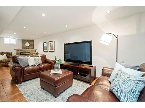 5889 River Grove Avenue, Mississauga, ON - Indoor Photo Showing Living Room